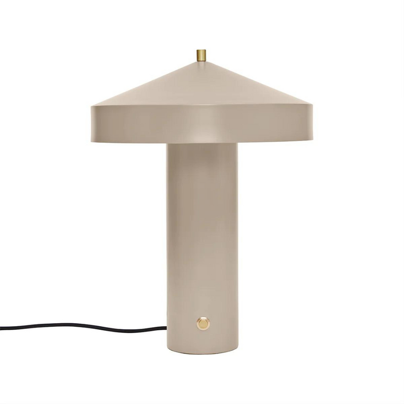 Køb Bordlampe Hatto Stor LED | 1.999,00 | Fri fragt over 149 kr. | Hurtig levering | Dag til dag levering | OYOY Living Design | Skrivebords lampe, Senge lampe, Hyggelig Lampe, Lampe, Lampe med skærm, Tidsløst design, Læselampe