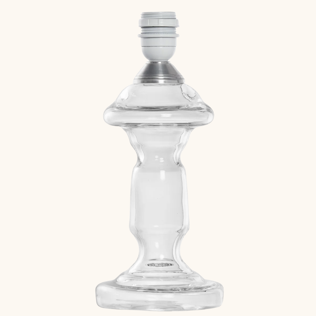 Klar transparent mundblæst glaslampe med klassisk balusterform og hvid fatning