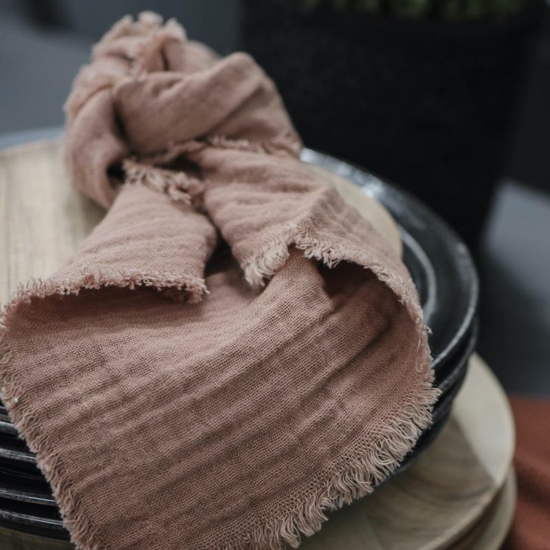 Køb Stofserviet dobbeltvævet | 34,95 | Findes i flere farver | Fri fragt over 149 kr. | Hurtig levering | Dag til dag levering | Ib Laursen | Serviet, Mundserviet, Brødkurvserviet, Brødserviet