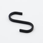 Køb 6 S krog Snap Sort 6 cm | 49,95 | House Doctor, Tøjbøjler, Metal, Jern, Bøjle, Eksklusiv, Knage, Garderobeplads, S-form