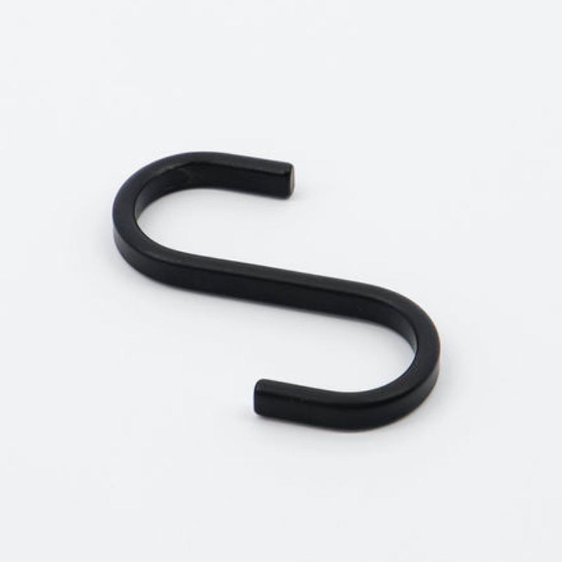 Køb 6 S krog Snap Sort 6 cm | 49,95 | House Doctor, Tøjbøjler, Metal, Jern, Bøjle, Eksklusiv, Knage, Garderobeplads, S-form