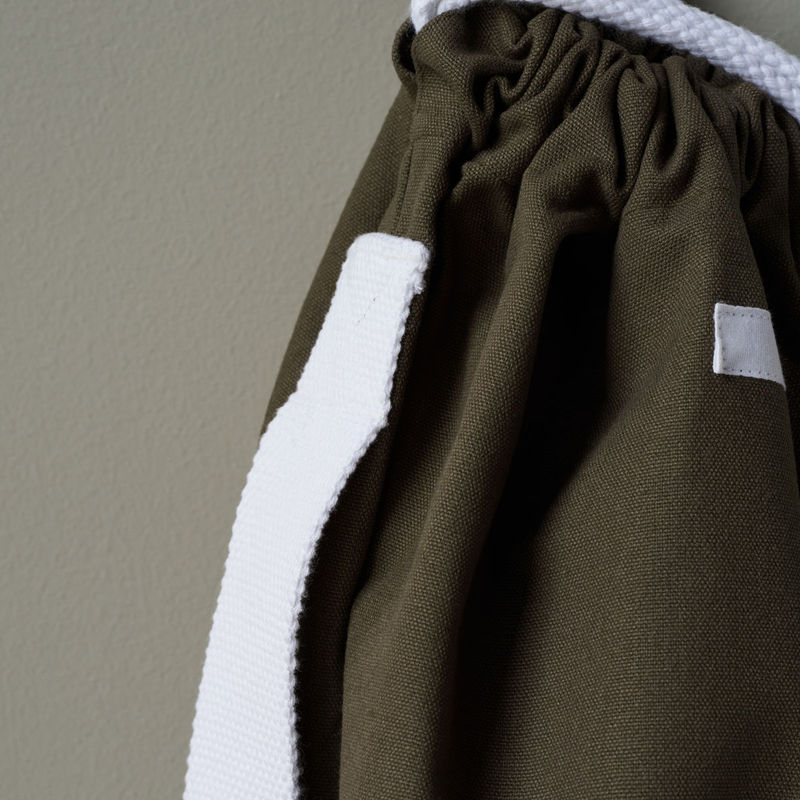 Køb Bomuldspose Cataria Army green  | 299,95 | Fri fragt over 149 kr. | Hurtig levering | Dag til dag levering | Meraki, Society of Lifestyle | Net, Taske, Pose, Slut med engangs poser, Mulepose, Indkøbstaske, Bærepose, All purpose bag set, Vasketøjspose, Opbevaringspose