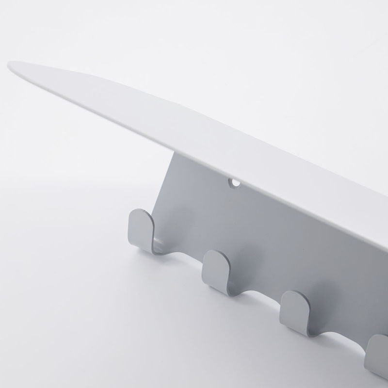 Køb Knagerække med 9 knager og hylde Book - Lysegrå | 899,00 | Fri fragt over 149 kr. | Hurtig levering | Dag til dag levering | House Doctor, Society of Lifestyle | Hylde til boligen, til badeværelset, til stuen, til køkkenet, til soveværelset, Knage, Krog, Til overtøj, Til køkkenredskaber, Til badeværelse, Bøjle, Stumtjener