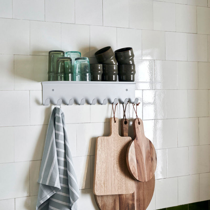 Køb Knagerække med 9 knager og hylde Book - Lysegrå | 899,00 | Fri fragt over 149 kr. | Hurtig levering | Dag til dag levering | House Doctor, Society of Lifestyle | Hylde til boligen, til badeværelset, til stuen, til køkkenet, til soveværelset, Knage, Krog, Til overtøj, Til køkkenredskaber, Til badeværelse, Bøjle, Stumtjener