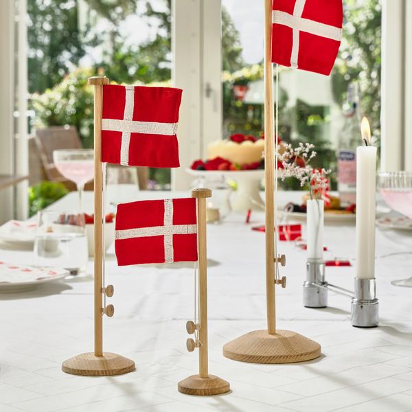 Forræderi fatning announcer Flagstang med dansk flag - Egetræ – plint.dk