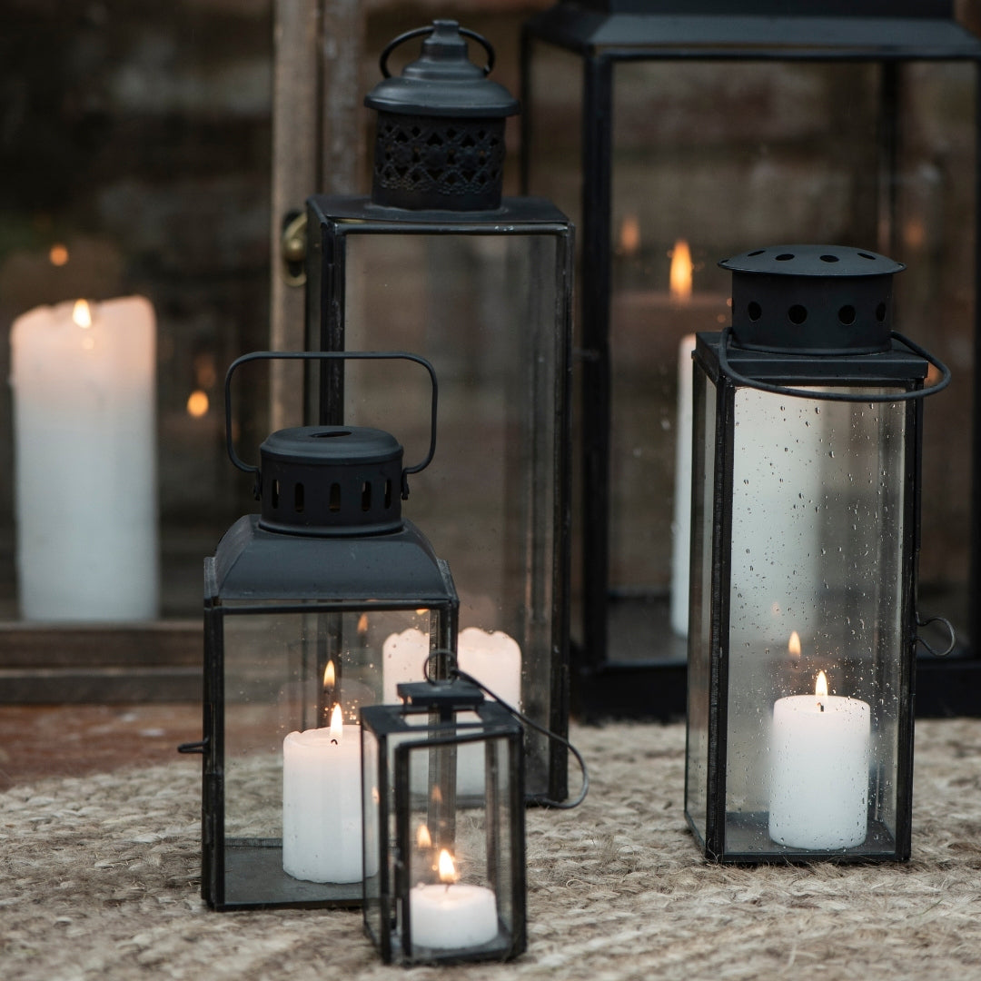 Køb Lanterne høj Gorm | 159,95 | Fri fragt over 149 kr. | Hurtig levering | Dag til dag levering | Ib Laursen | Lyslanterne, Lys, Udeliv, Indendøre, Belysning, LED lys, Bloklyse, Lyskæde, Blåvand