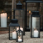 Køb Lanterne høj Gorm | 159,95 | Fri fragt over 149 kr. | Hurtig levering | Dag til dag levering | Ib Laursen | Lyslanterne, Lys, Udeliv, Indendøre, Belysning, LED lys, Bloklyse, Lyskæde, Blåvand