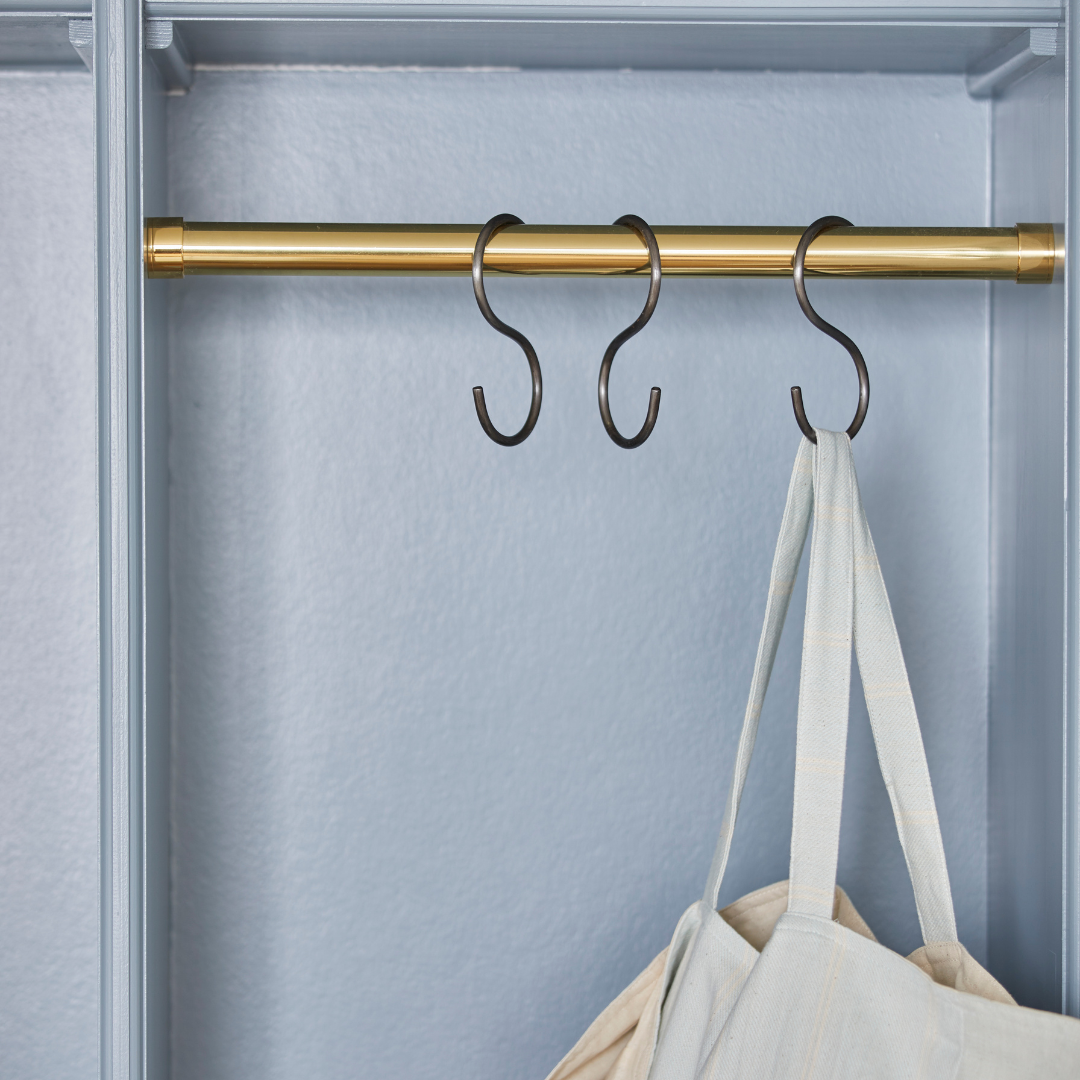 Køb S-krog antik messing-look / rustfri stål-look | 45,00 | Fri fragt over 149 kr. | Hurtig levering | Dag til dag levering | Ib Laursen | Tøjbøjler, Metal, Bøjle, Knage, Garderobeplads, S-form, Krog