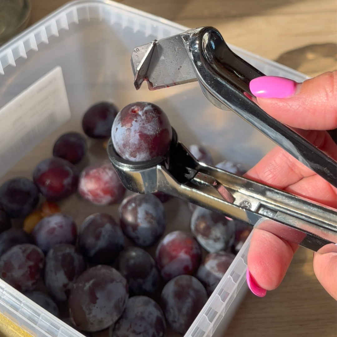 Køb Blommeudstener | 179,95 | Fri fragt over 149 kr. | Hurtig levering | Dag til dag levering | Leifheit | Udstener, Bær, Køkkenredskaber, Klassik, Køkken, Køkkenudstyr, Zink