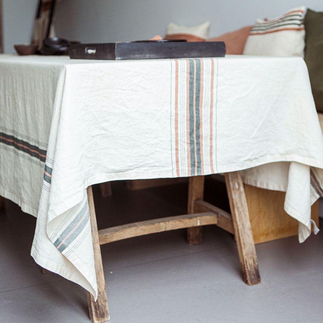 Køb Hørdug Gypsum Strib | 1.299,00 | Flere størrelser | Fri fragt over 149 kr. | Hurtig levering | Dag til dag levering | LIBECO | Dug til bordet, Borddug, Dug, Borddækning, Hør, 100% hør, Linned, Linen, Belgisk