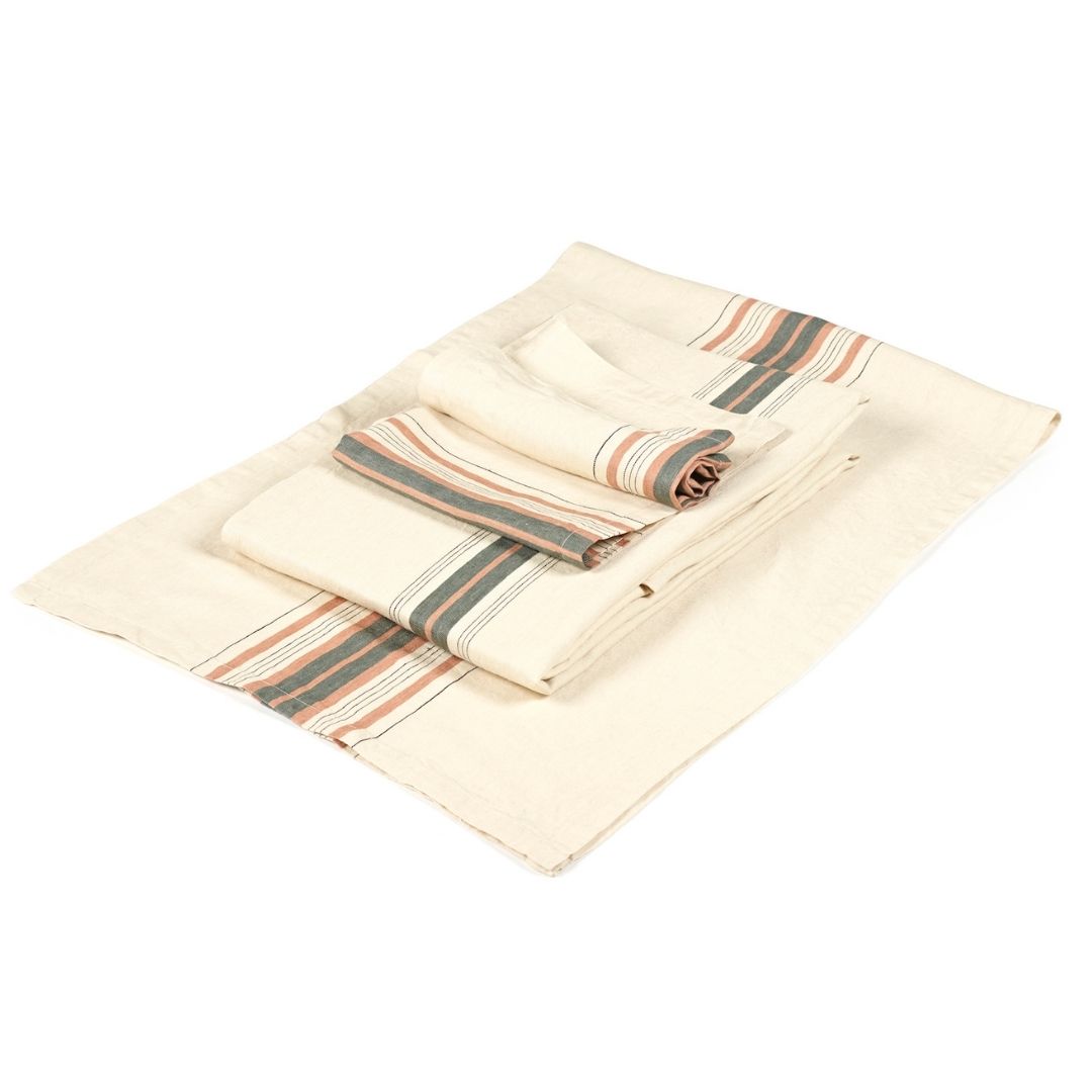 Køb Hørdug Gypsum Strib | 1.299,00 | Flere størrelser | Fri fragt over 149 kr. | Hurtig levering | Dag til dag levering | LIBECO | Dug til bordet, Borddug, Dug, Borddækning, Hør, 100% hør, Linned, Linen, Belgisk