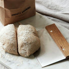 Køb Dejskærer | Rustfrit Stål, Akacie | 114,95 | Fri fragt over 149 kr. | Hurtig levering | Dag til dag levering | Nicolas Vahé, Society of Lifestyle | Skærer, Opdeler, Dejdeler, Bageudstyr, Preshaper, Shap, Former, Brød, Surdej, Bolledej, Bagværk