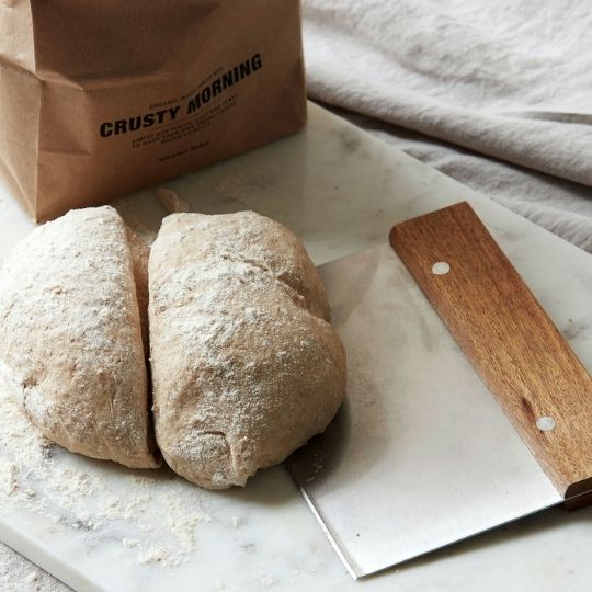 Køb Dejskærer | Rustfrit Stål, Akacie | 114,95 | Fri fragt over 149 kr. | Hurtig levering | Dag til dag levering | Nicolas Vahé, Society of Lifestyle | Skærer, Opdeler, Dejdeler, Bageudstyr, Preshaper, Shap, Former, Brød, Surdej, Bolledej, Bagværk