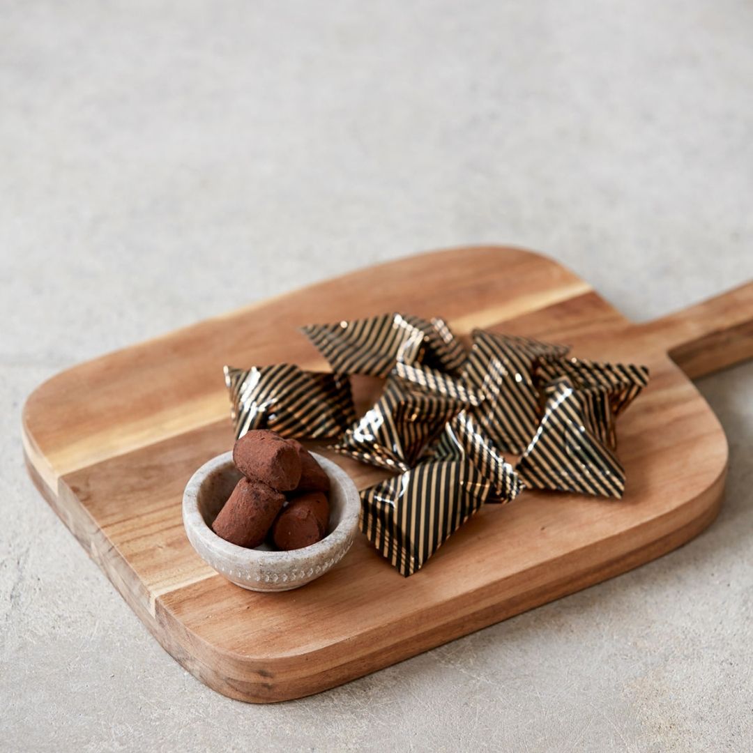 Køb Skærebræt Serving | 229,95 | Fri fragt over 149 kr. | Hurtig levering | Dag til dag levering | Nicolas Vahé, Society of Lifestyle | Bræt, Serveringsbræt, Tapasbræt, Smørebrik, Smørebræt, Akacietræ, Træ