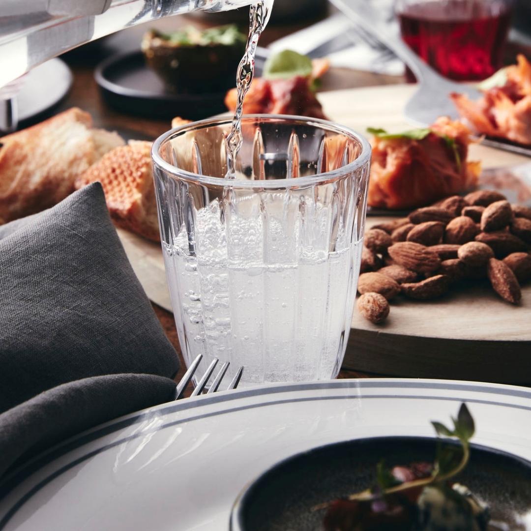 Køb Vandglas Klar Groove | 174,95 | Fri fragt over 149 kr. | Hurtig levering | Dag til dag levering | Nicolas Vahé, Society of Lifestyle | 4 vandglas, Sæt med 4, Glas, Drikkeglas, Juiceglas