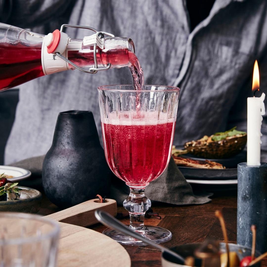 Køb Vinglas Klar Groove | 209,95 | Fri fragt over 149 kr. | Hurtig levering | Dag til dag levering | Nicolas Vahé, Society of Lifestyle | 4 vinglas, Sæt med 4, Glas, Drikkeglas, Glas på stilk, Glas på fod