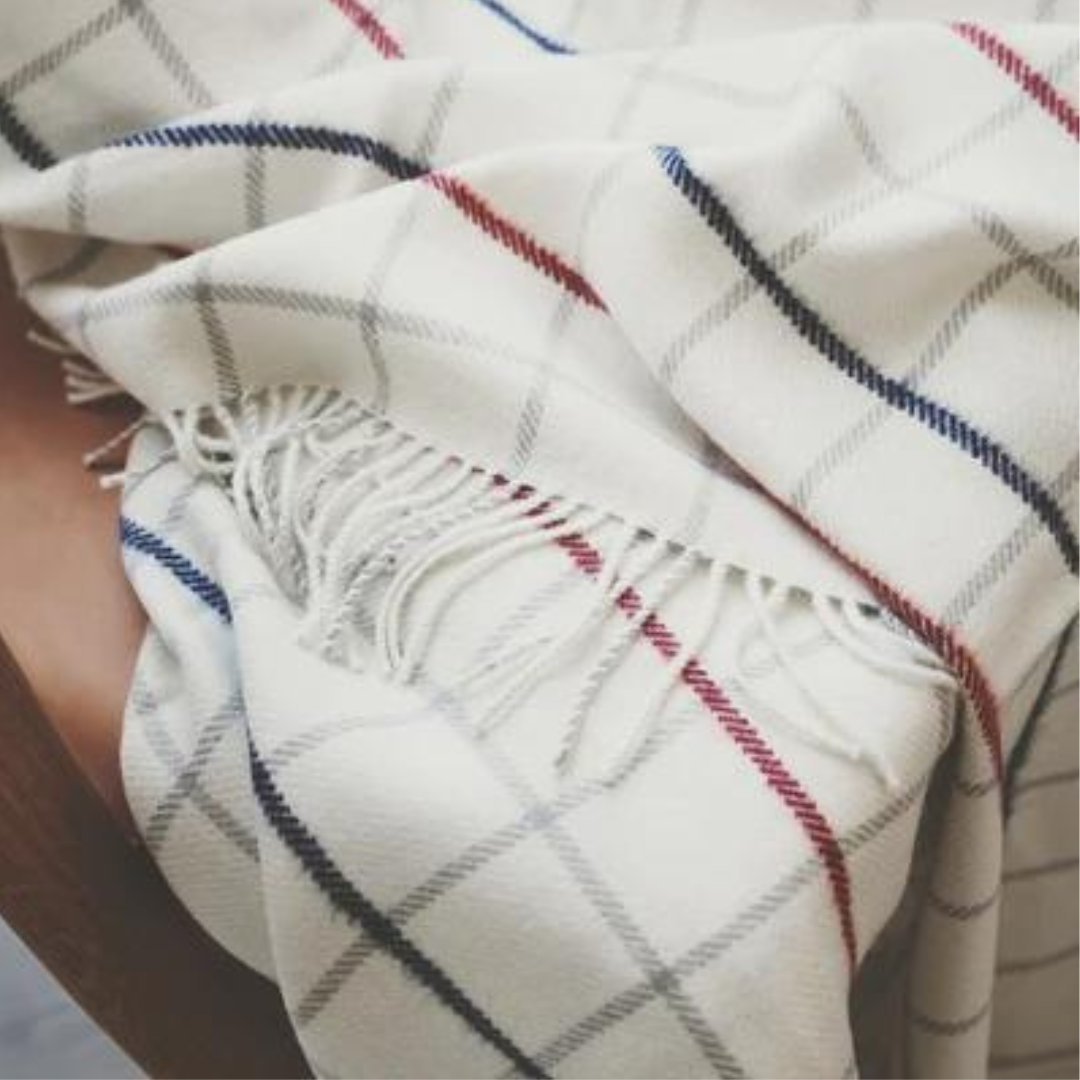 Køb Uldplaid Quito 130x200 | 2.199,00 | Fri fragt over 149 kr. | Hurtig levering | Dag til dag levering | Silkeborg uldspinderi | Tæppe, Plaid, Sommertæppe, Sommerdyne, Sommerhustæppe, Hold varmen, Varm plaid, Uldenplaid, 100% premium baby alpaka, Varme og fyldige plaider