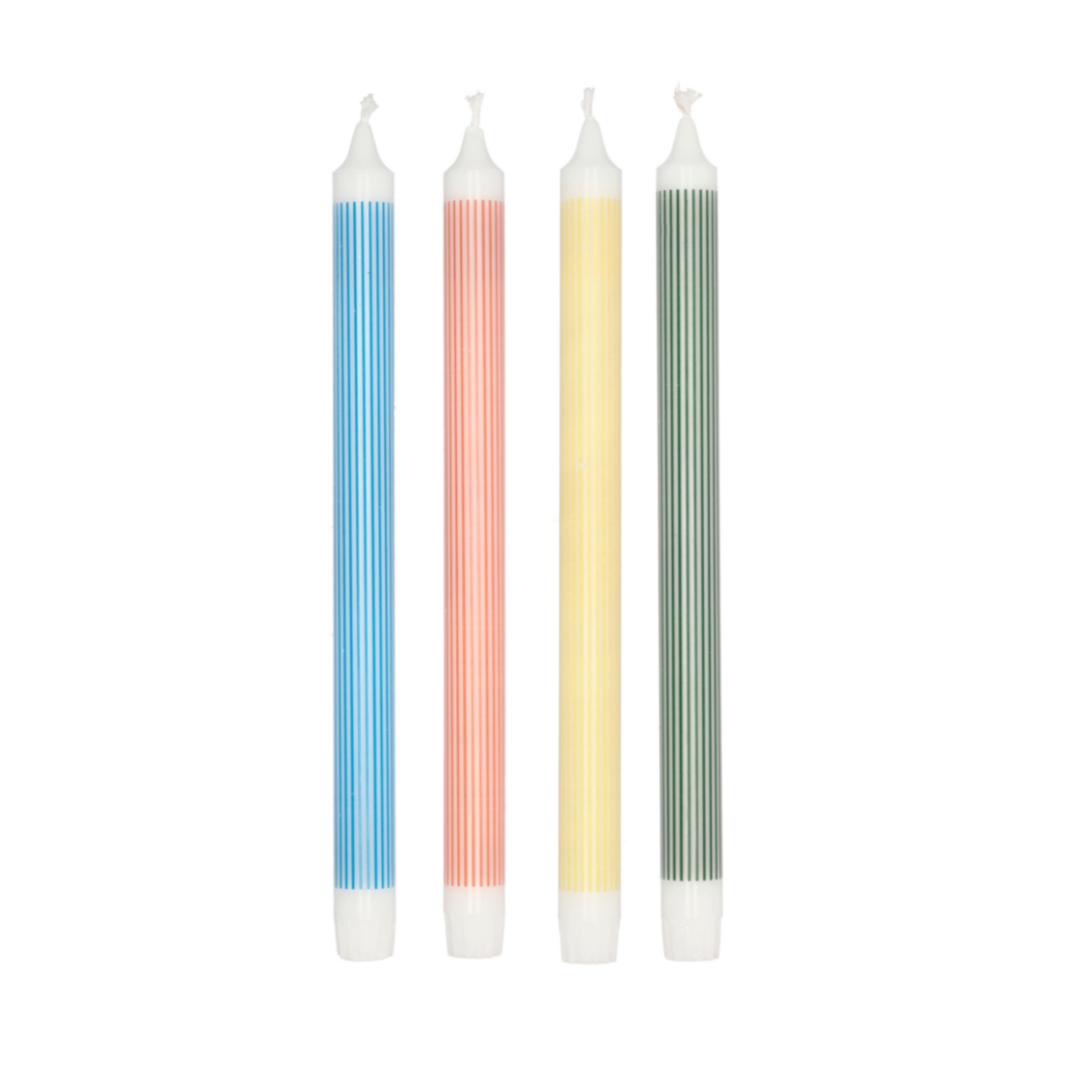 Køb Kronelys Styles 4 stk. | 139,95 | Flere varianter | Fri fragt over 149 kr. | Hurtig levering | Dag til dag levering | Villa Collection | Lys, Stearinlys, Stearin, Farvede stearinlys, Farverige stearinlys, Farvede lys, Stearinlys med farve, Farver, Striber, Stribede stearinlys