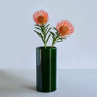 Køb Vase Romeo Green Emerald | 249,95 | Dag til dag levering | Potte, Skjuler, Urtepot, Blomsterskjuler, Potteskjuler, Blomsterpotte, Bergs Potter, Glazed by Bergs, Cylinder, Bergs signature