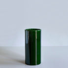 Køb Vase Romeo Green Emerald | 249,95 | Dag til dag levering | Potte, Skjuler, Urtepot, Blomsterskjuler, Potteskjuler, Blomsterpotte, Bergs Potter, Glazed by Bergs, Cylinder, Bergs signature