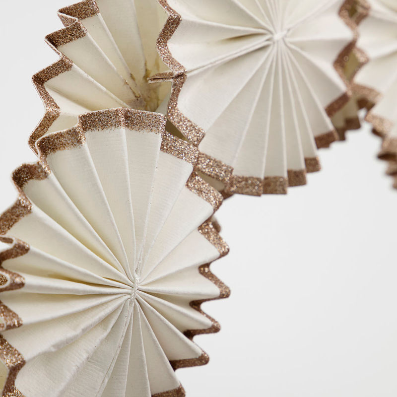 Køb Krans Rosette Råhvid/Guld | 239,95 | Fri fragt over 149 kr. | Hurtig levering | Dag til dag levering | House Doctor, Society of Lifestyle | Dekoration, Jul, Julepynt, Pynt, Borddækning