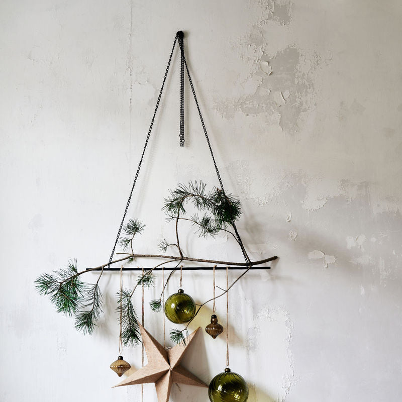 Køb Dekorationspind Nicky Sort | 389,00 | Fri fragt over 149 kr. | Hurtig levering | Dag til dag levering | House Doctor, Society of Lifestyle | Dekoration, Jul, Julepynt, Pynt, Displayholder, Dekoration, Borddækning, Pynt op til fest, Pynt med blomster, Pynt med lys, Jul, Nytår, Fødselsdage, Påske, Babyshower, Bryllupper