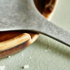 Køb Skeholder Barn Mokka | 69,95 | Fri fragt over 149 kr. | Hurtig levering | Dag til dag levering | Nicolas Vahé, Society of Lifestyle | Serveringsske, Grydeske, Køkkenredskab, Køkken