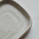 Køb Bakke Datura Shellish grey | 199,95 |Fri fragt over 149 kr. | Hurtig levering | Dag til dag levering | Meraki, Society of Lifestyle | Holder til sæbe, Håndsæbe, Stilleben, Til slat og peber, smykker