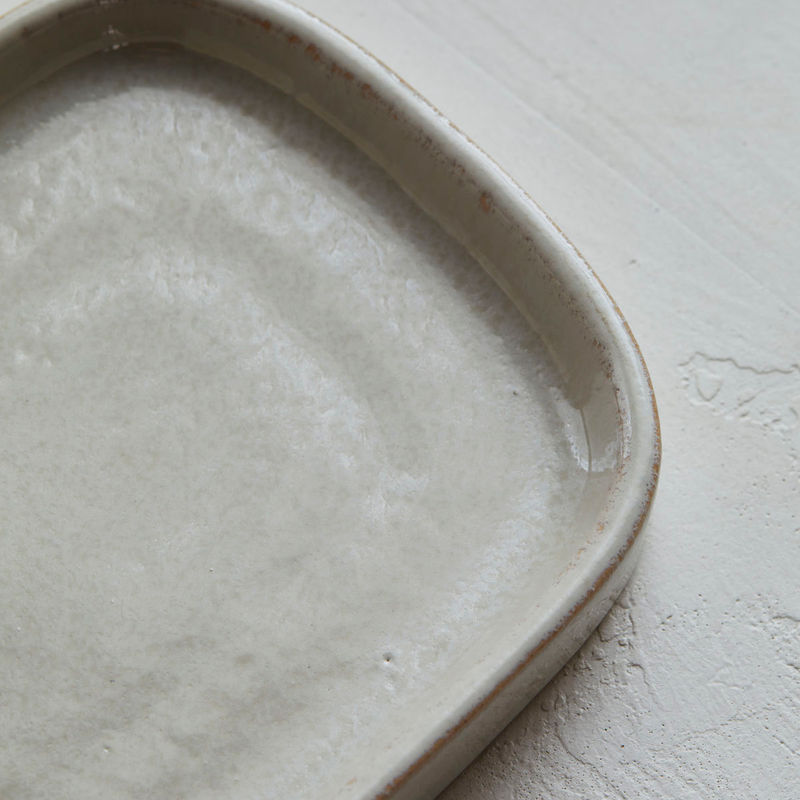 Køb Bakke Datura Shellish grey | 199,95 |Fri fragt over 149 kr. | Hurtig levering | Dag til dag levering | Meraki, Society of Lifestyle | Holder til sæbe, Håndsæbe, Stilleben, Til slat og peber, smykker