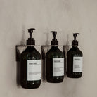 Køb Vægophæng Supply Sort | Findes i flere farver | 175,00 | Dag til dag levering | Vægophæng, sæbeholder, vægbeslag, holder til, Apotekerflaske, Pumpeflaske, Flaske, Dispenser, Sæbepumpe, Sæbedispenser, Shampoo flaske, Shampoo flaske med pumpe, plastflaske med pumpe, Flaske med pumpe, Plastik flaske m/pumpe