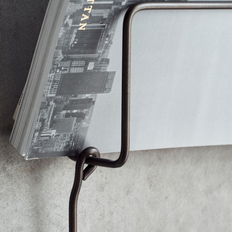 Køb Magasinholder Mag Antik brun | 449,00 | Flere størrelser | Fri fragt over 149 kr. | Hurtig levering | Dag til dag levering | House Doctor | Magasinholder, Bladholder, Magasiner, Blade, Aviser, Tidsskrifter, Avisholder, Vægpynt, Jern, Magasinholder til væggen