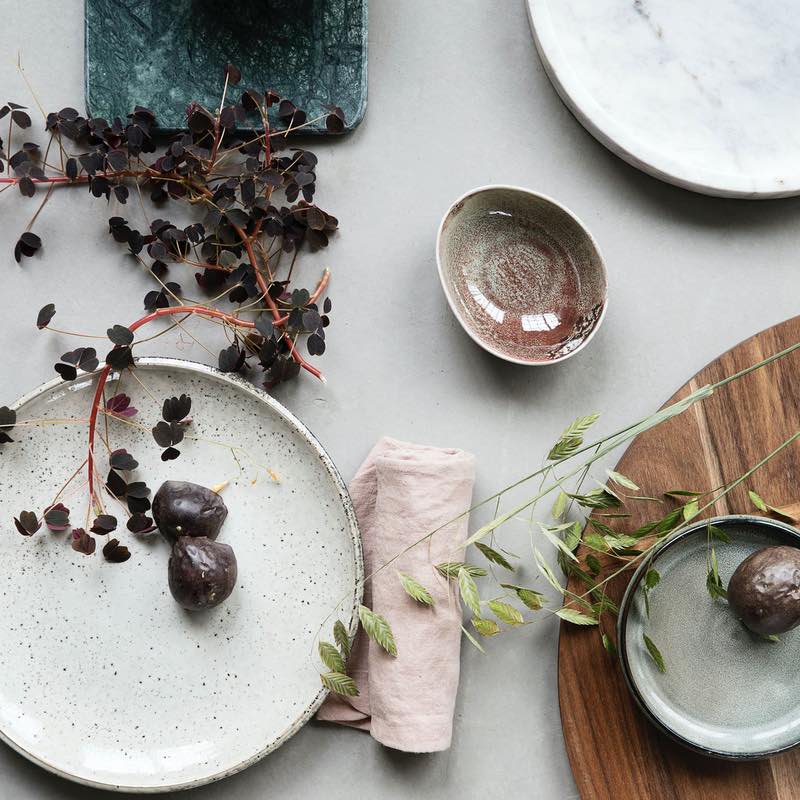 Køb Tallerken Lake grå/brun ø22 cm | 79,95 | Borddækningen, Middagstallerken, Servering, Frokosttallerken