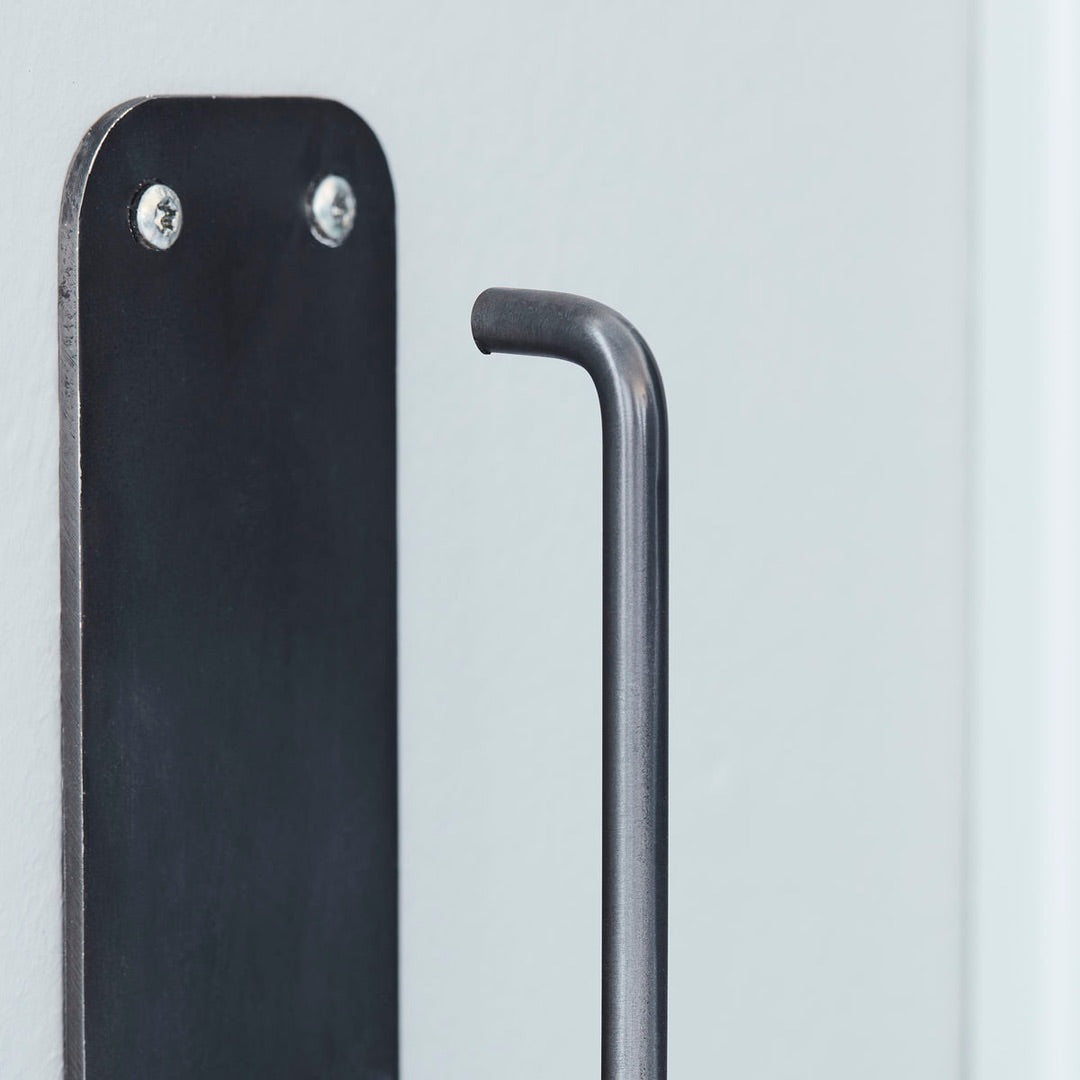 Køb Toiletpapirholder Pati Sort antik | 159,95 | House Doctor, Metal, Til badeværelse, til toilettet, Wc, Wc-papir, Papir, Toiletrulle, Toiletrulleholder