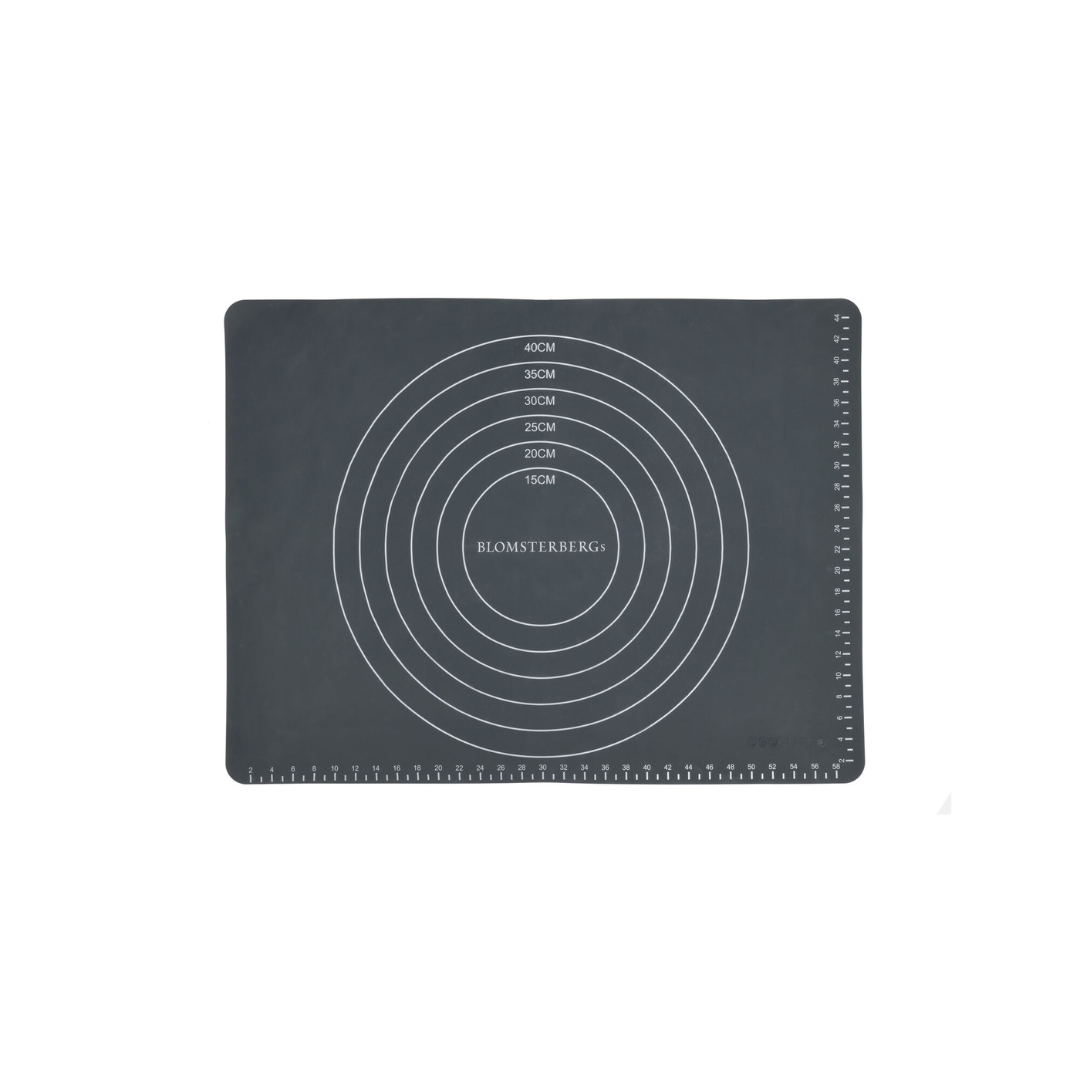 Køb Silikonemåtte med mål 45x60 cm | 219,95 | Fri fragt over 149 kr. | Hurtig levering | Dag til dag levering | Mette Blomsterberg, Blomsterbergs | Redskab, Køkkenredskab, Bageværktøj, Køkkenværktøj, Silikonemåtte, Bageark, Genanvendeligt bageunderlag