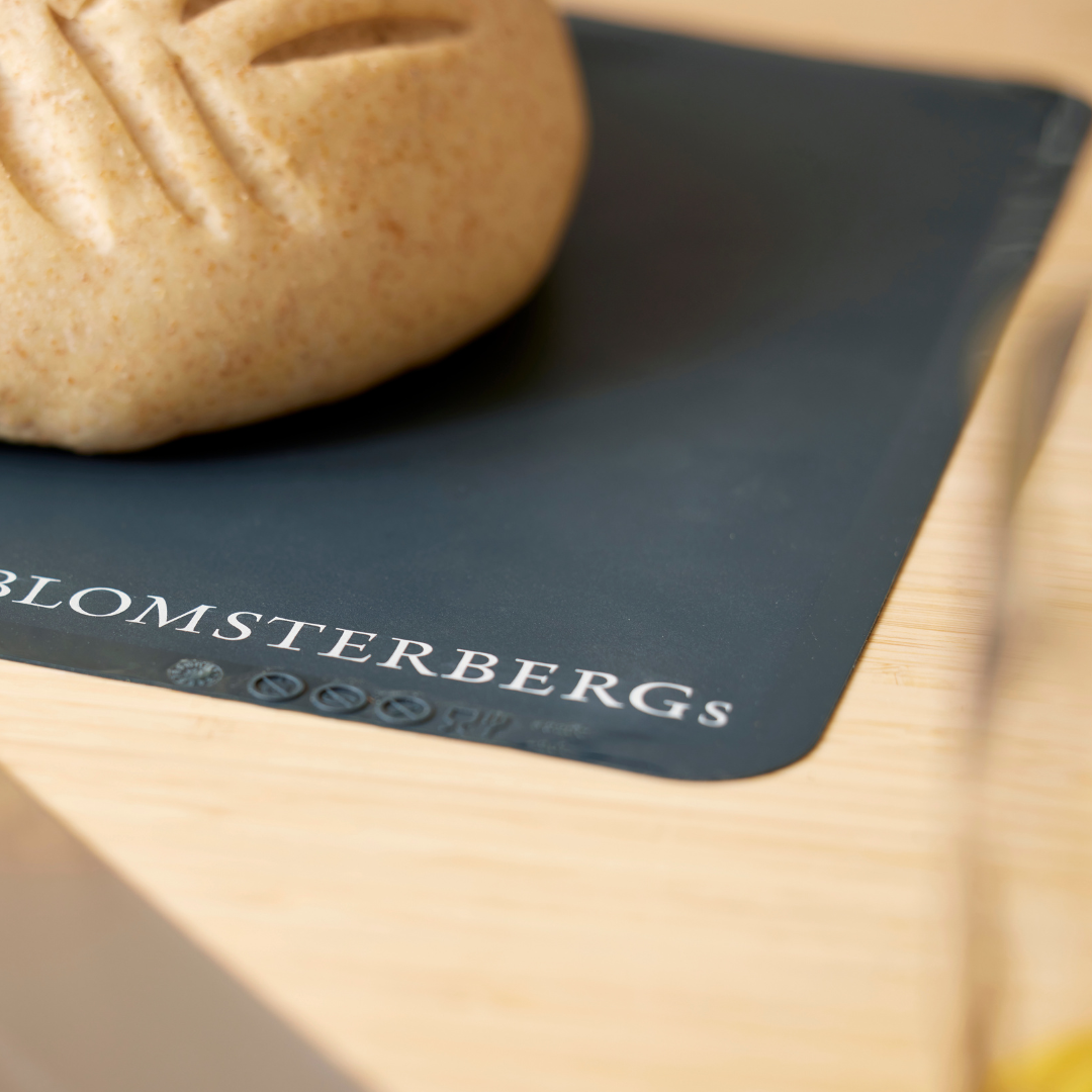 Køb Bageark 30x40 cm | 89,95 | Fri fragt over 149 kr. | Hurtig levering | Dag til dag levering | Mette Blomsterberg, Blomsterbergs | Redskab, Køkkenredskab, Bageværktøj, Køkkenværktøj, Silikonemåtte, Genanvendeligt bageunderlag