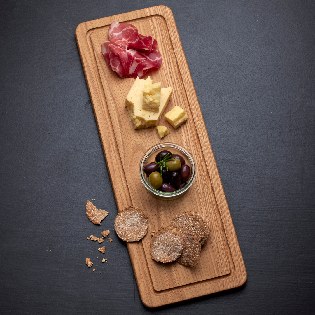 Køb Skærebræt Foresta Egetræ | fra 335,00 | Fri fragt over 149 kr. | Hurtig levering | Dag til dag levering | Morsø | Bræt, Severingsbræt, Tapasbræt, Spækbræt, Med saftrille