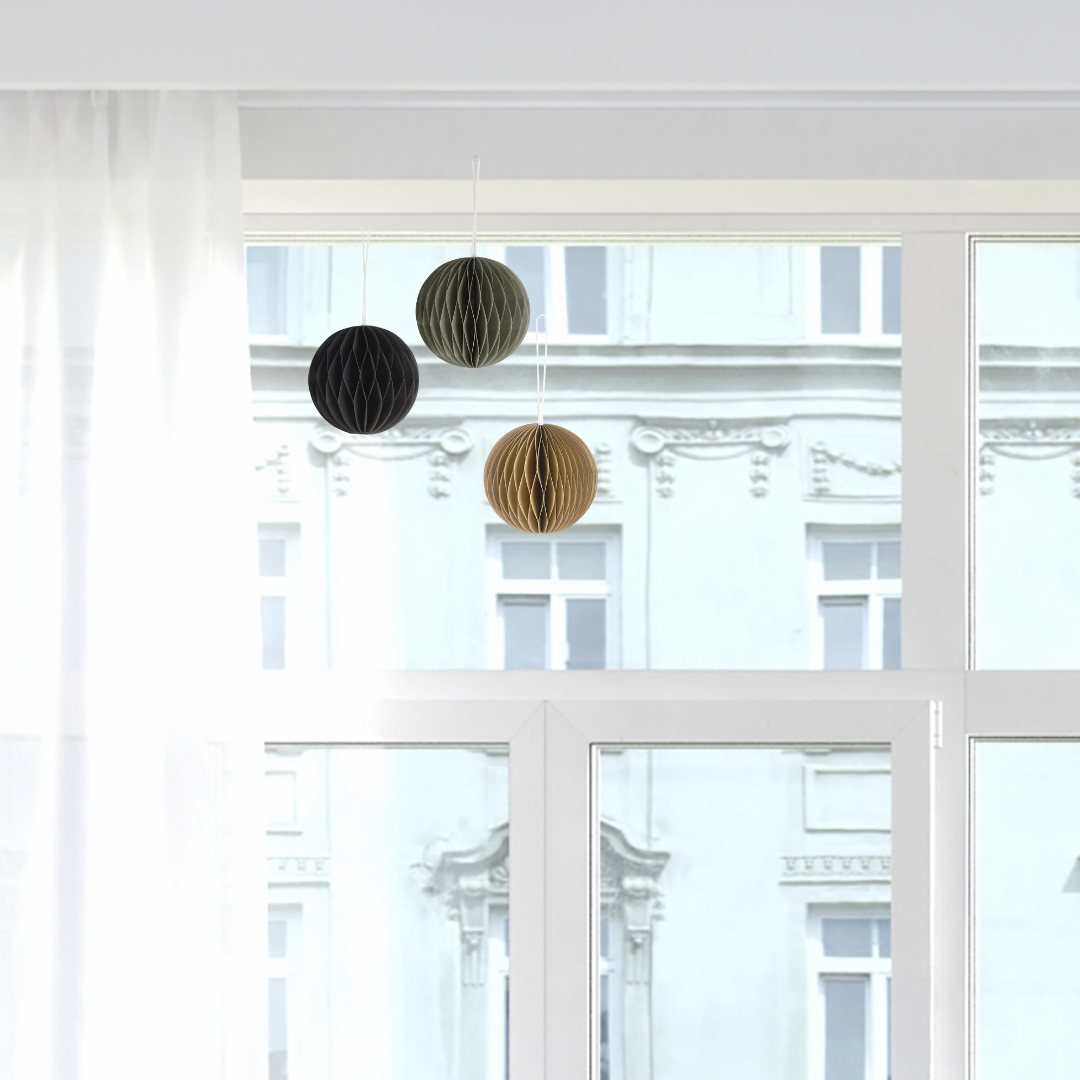 Køb Ophæng i foldet papir Kugle | 34,95 | Fri fragt over 149 kr. | Hurtig levering | Dag til dag levering | Ib Laursen | Dekoration, Jul, Julepynt, Pynt, Kugle, Julekugle, Magnetlukning, Snebold, Bold