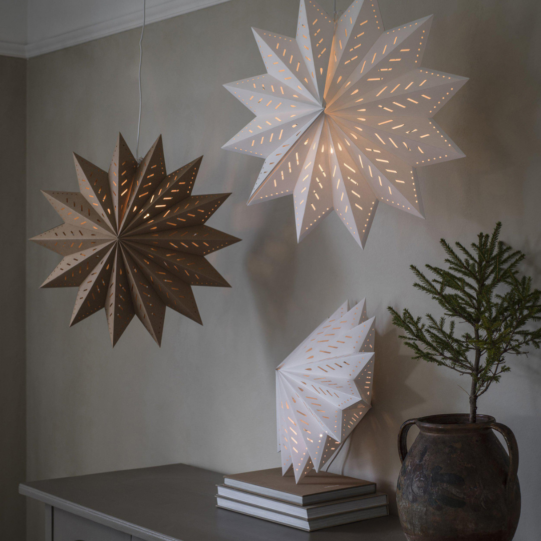 Køb Stjerne Alfa Hvid | fra 189,95 | Fri fragt over 149 kr. | Hurtig levering | Dag til dag levering | PR Home | Adventsstjerne, Stjerne, Julestjerne, Topstjerne, Belysning, Indendørsbelysning, Pendel, Jul, Julepynt