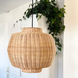 Køb Pendel Vilna i Rattan | fra 779,00 | Fri fragt over 149 kr. | Hurtig levering | Dag til dag levering | Villa Collection | Belysning, Lamper, Loftlampe, Kurvelampe, Kurv, Rattan lampe