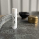 Køb Læbebalsam | Amalie Rosalie | Hurtig levering | Fri fragt fra 149 kr | Plejende