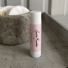 Køb Læbebalsam | Amalie Rosalie | Hurtig levering | Fri fragt fra 149 kr | Plejende