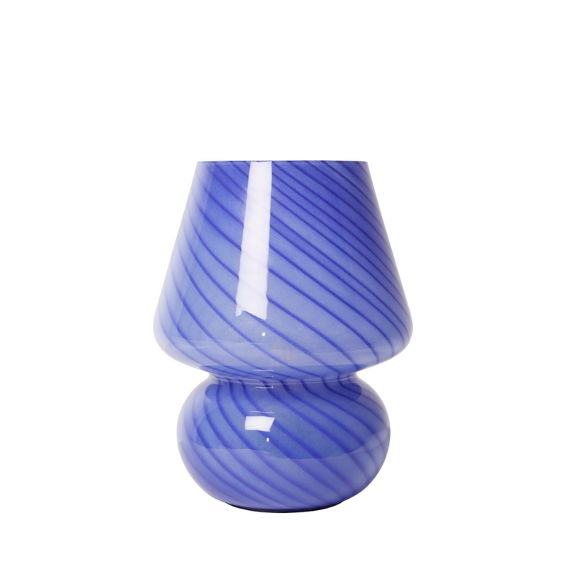 Smuk mundblæst bordlampe i glas fra Au Maison. Lampen findes i flere forskellige farver og størrelser | Ledningsfri | Hurtig levering | Fri fragt over 149kr