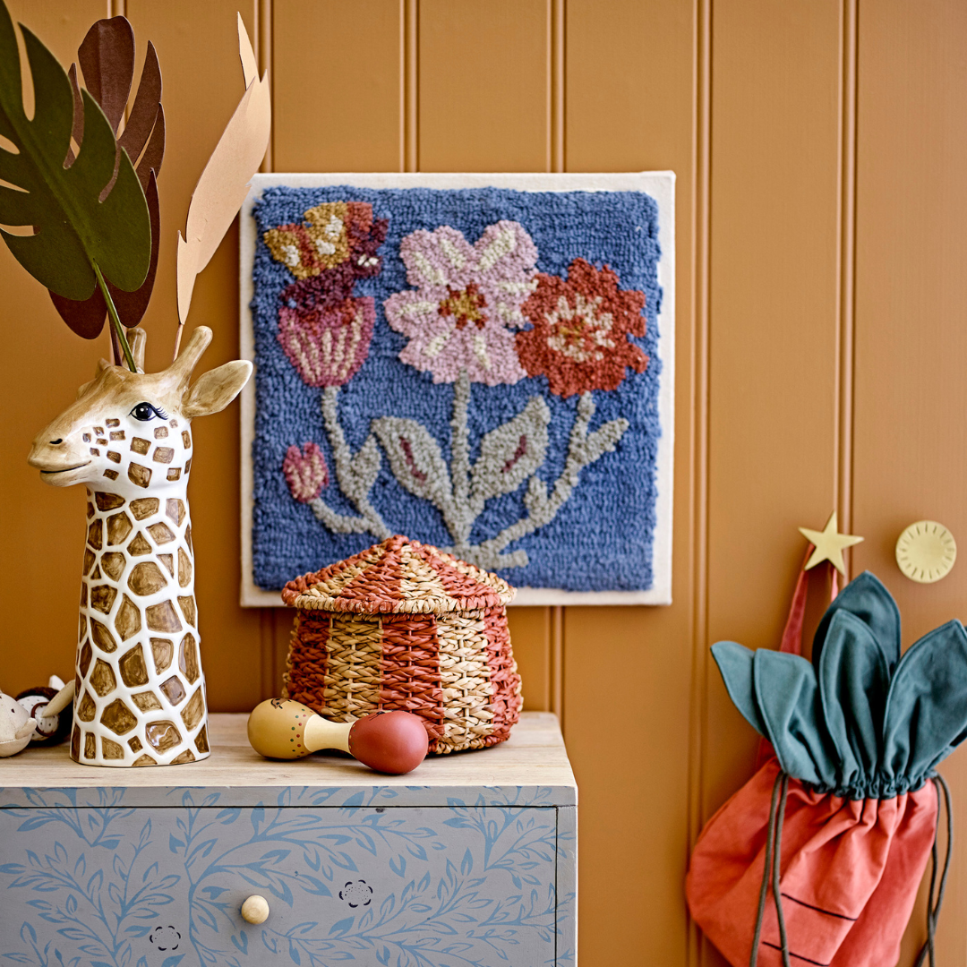 Køb Væg Dekoration Sallie Blå | 299,95 | Fri fragt over 149 kr. | Hurtig levering | Dag til dag levering | Bloomingville MINI | Billede, Kunst, Natur, Til børneværelset, Til børn, Vægdekoration