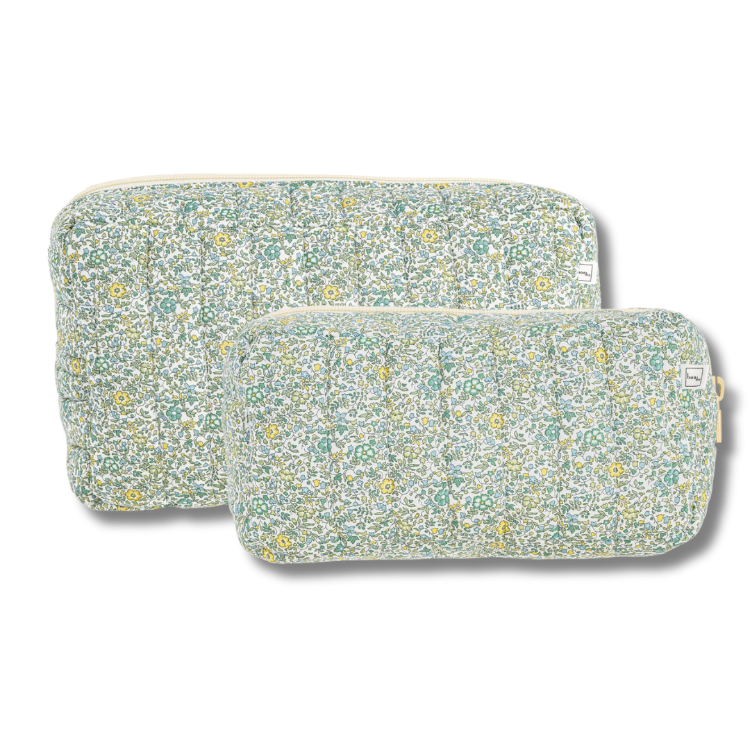 Køb Toilettaske Katie And Millie Green i Liberty stof | fra 525,00 | Fri fragt over 149 kr. | Hurtig levering | Dag til dag levering | Bon Dep | Etui, Clutch, Taske, Rejse, Toiletsager