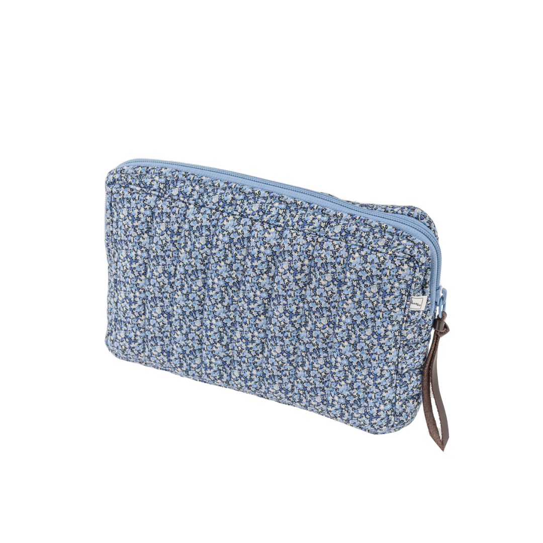 Toilettaske i blomsterprint. Tasken kan bruges som toilettaske, makeup pung eller clutch. Vælg mellem 2 størrelser | Hurtig levering | Fri fragt fra 149 kr.
