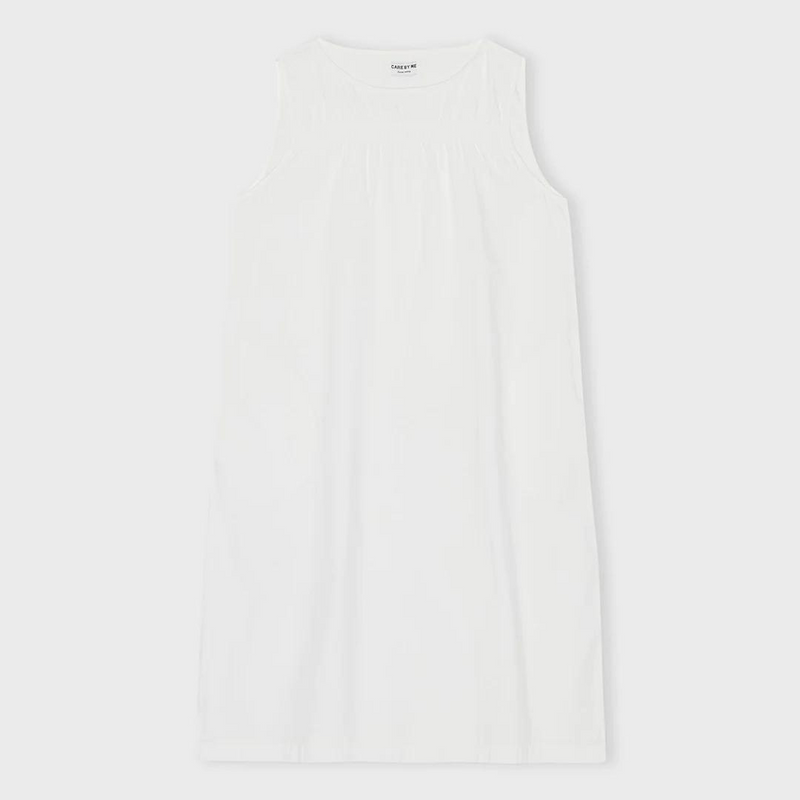 Køb Laura Bell Kjole | 1.000,00 | Findes i flere farver | Fri fragt over 149 kr. | Hurtig levering 3-5 dage | Dag til dag levering | CARE BY ME | tidløs, klassisk, casual, økologisk bomuld, langtidsholdbar, smock kjole, kjole, sommerkjole, løs kjole, bomuldskjole, økologisk kjole, bomuldspoplin, økologisk bomuldspoplin