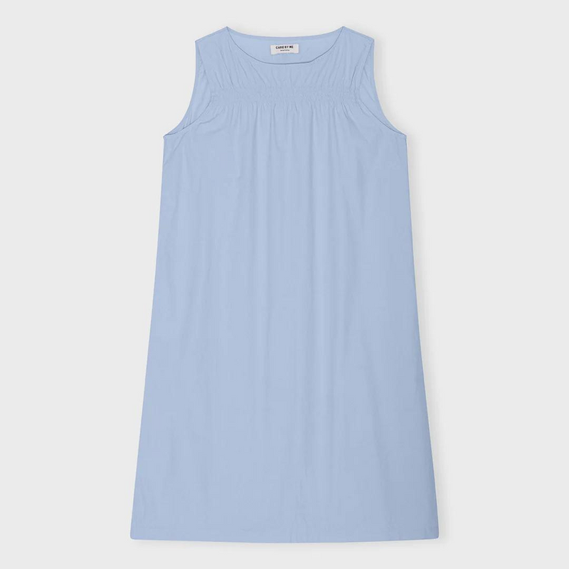 Køb Laura Bell Kjole | 1.000,00 | Findes i flere farver | Fri fragt over 149 kr. | Hurtig levering 3-5 dage | Dag til dag levering | CARE BY ME | tidløs, klassisk, casual, økologisk bomuld, langtidsholdbar, smock kjole, kjole, sommerkjole, løs kjole, bomuldskjole, økologisk kjole, bomuldspoplin, økologisk bomuldspoplin