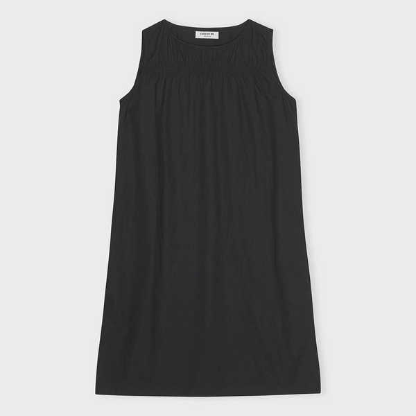 Køb Laura Bell Kjole | 1.000,00 | Findes i flere farver | Fri fragt over 149 kr. | Hurtig levering 3-5 dage | Dag til dag levering | CARE BY ME | tidløs, klassisk, casual, økologisk bomuld, langtidsholdbar, smock kjole, kjole, sommerkjole, løs kjole, bomuldskjole, økologisk kjole, bomuldspoplin, økologisk bomuldspoplin