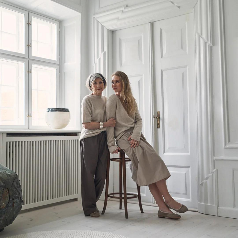 Køb Laura Bukser | 800,00 | Findes i flere farver | Fri fragt over 149 kr. | Hurtig levering 3-5 dage | Dag til dag levering | CARE BY ME | Bukser, tidløs, klassisk, casual, økologisk bomuld, langtidsholdbar, bomuldsbukser, miljøvenlige bukser, sommerbukser, løse bukser