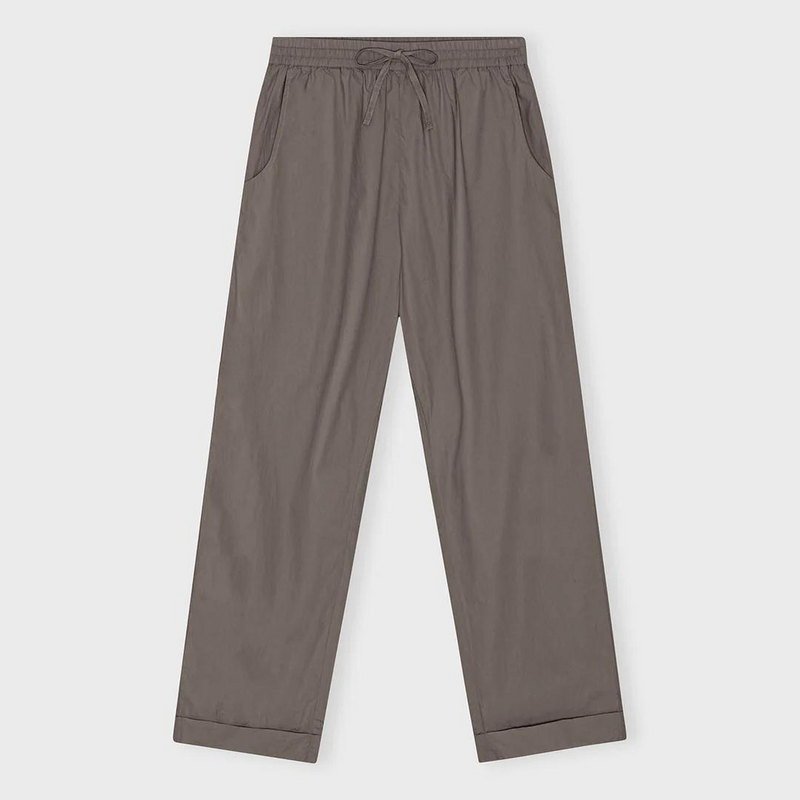 Køb Laura Bukser | 800,00 | Findes i flere farver | Fri fragt over 149 kr. | Hurtig levering 3-5 dage | Dag til dag levering | CARE BY ME | Bukser, tidløs, klassisk, casual, økologisk bomuld, langtidsholdbar, bomuldsbukser, miljøvenlige bukser, sommerbukser, løse bukser